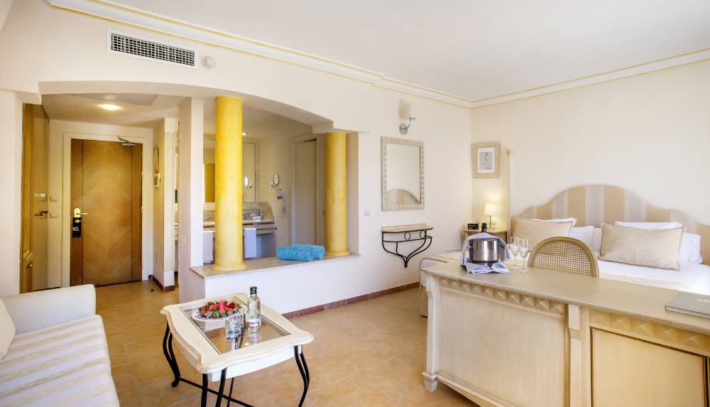 VIVA Cala Mesquida Suites & Spa Adults Only 16+.