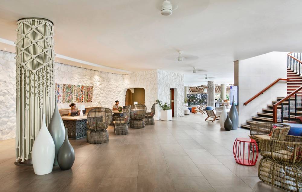 La Pirogue, A Sun Resort