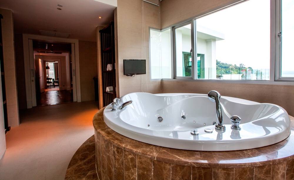 Crowne Plaza Panwa Beach Resort