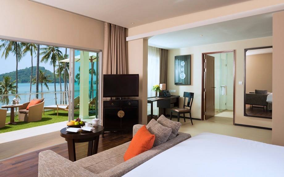 Crowne Plaza Panwa Beach Resort