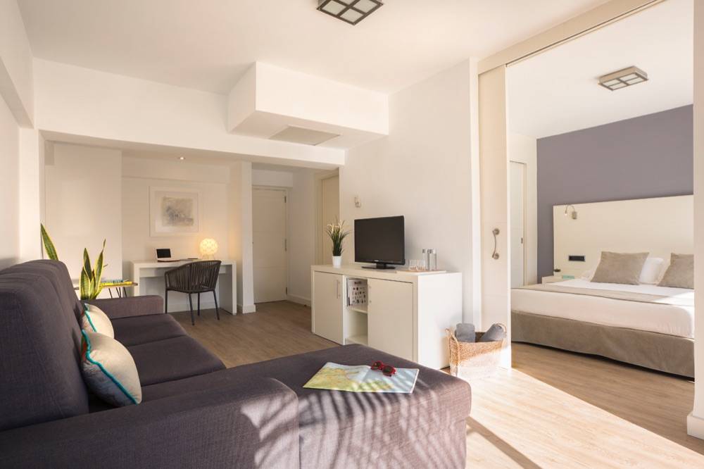 Las Gaviotas Suites Hotel