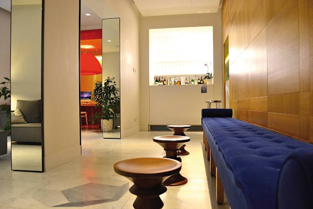 Hotel White
