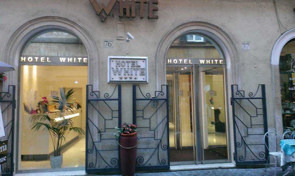 Hotel White