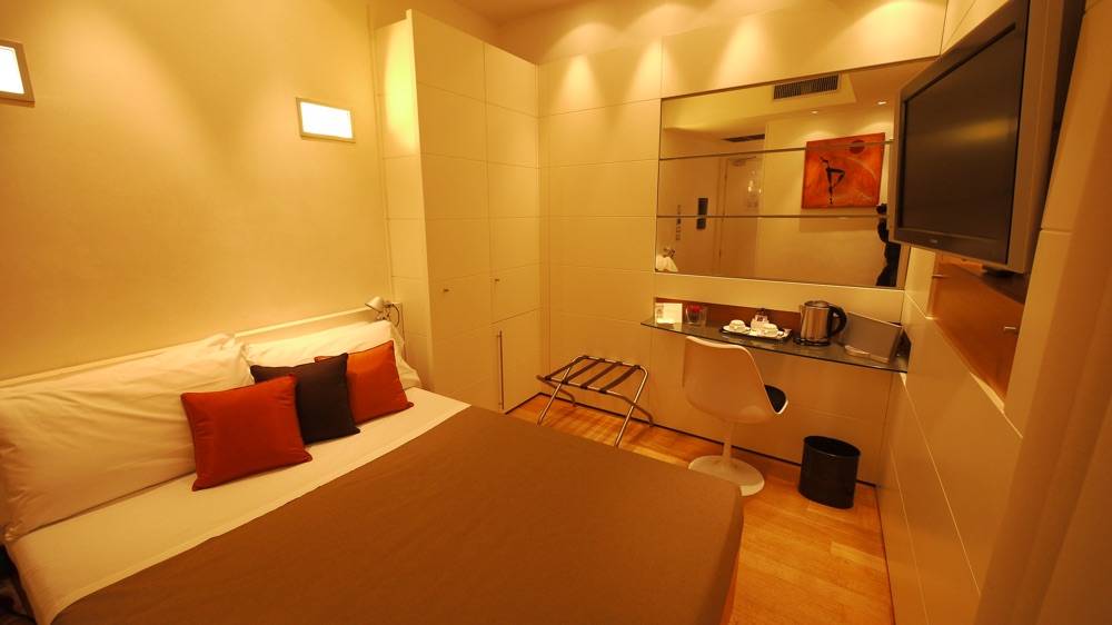 Hotel White