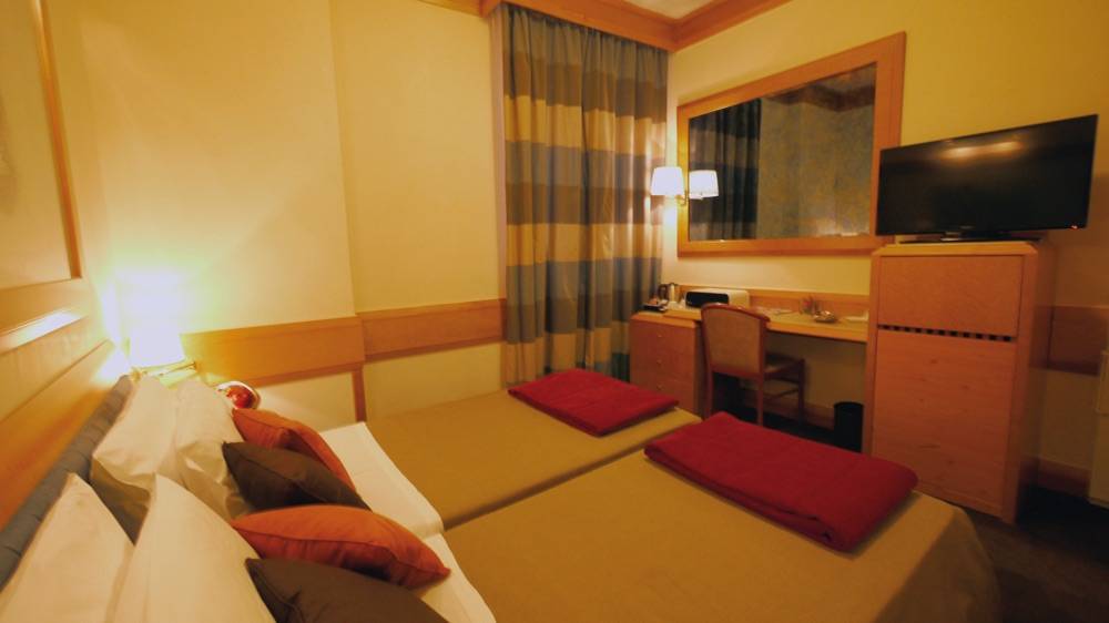 Hotel White