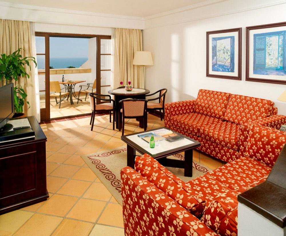Pine Cliffs Hotel, a Luxury Collection Resort