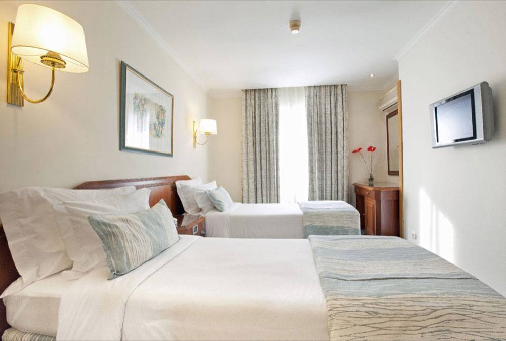 Pine Cliffs Hotel, a Luxury Collection Resort