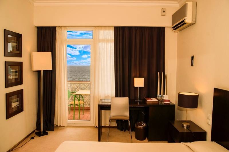 Carcavelos Beach Hotel