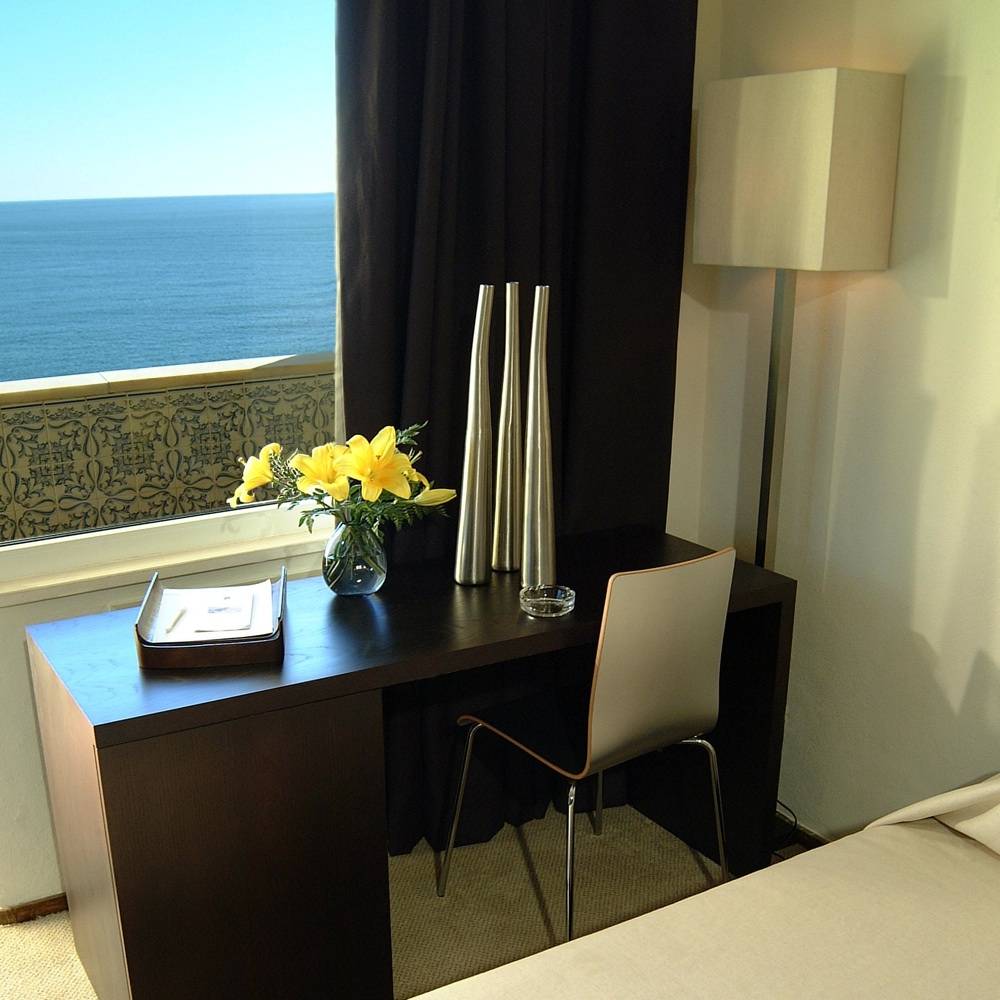 Carcavelos Beach Hotel