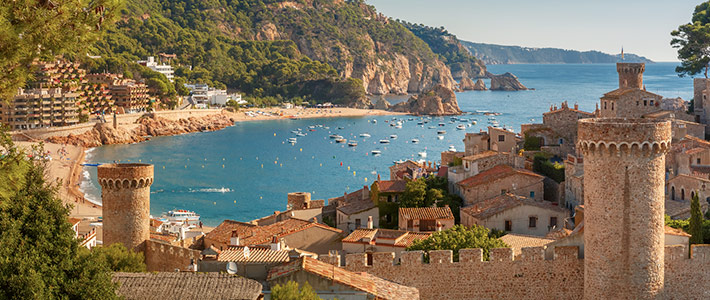 Tossa de Mar, Costa Brava (España). Destino ideal para el puente de mayo.