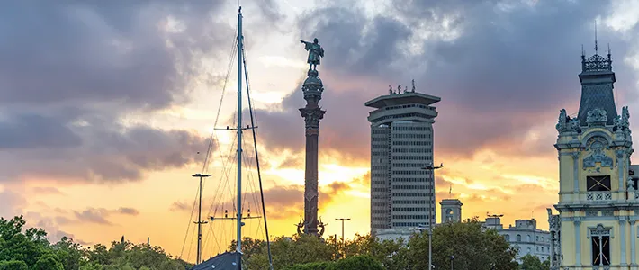 Estatua de Colón junto al Puerto de Barcelona