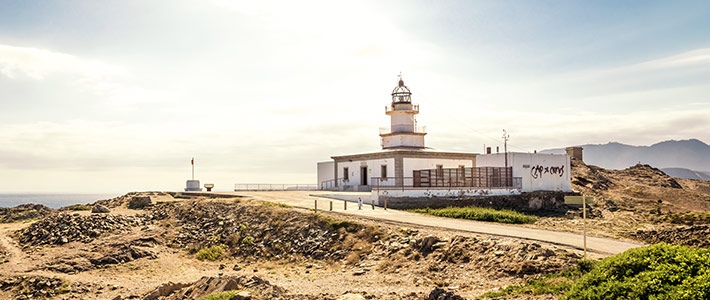 Faro de Cap de Creus al amanecer en la Costa Brava