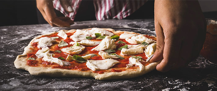Pizza italiana tradicional, icono de la gastronomía de Italia