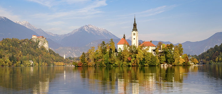 Lago Bled con isla y iglesia en el centro, Eslovenia