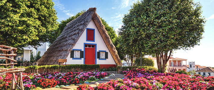 Cottage tradicional en Santana, Madeira. Destino ideal para el puente de mayo.