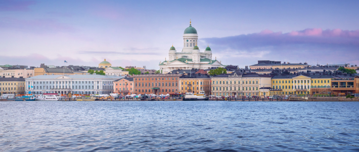 Skyline de Helsinki desde el Eteläsatama