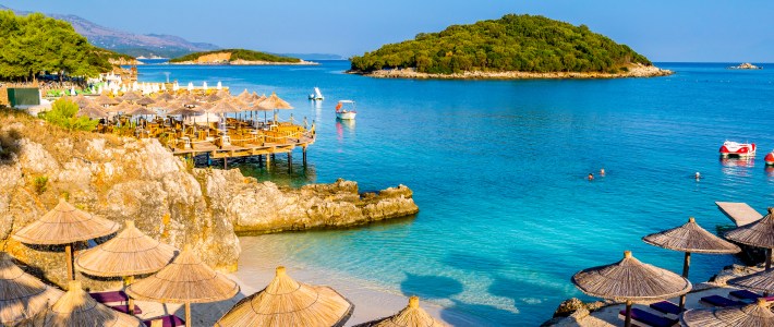 Playa de Ksamil con beach club
