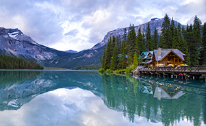 Lago Esmeralda en Alberta, Canadá