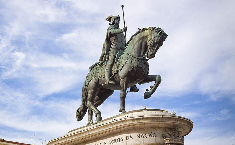 Estatua de Juan I en plaza Figueira. Baixa
