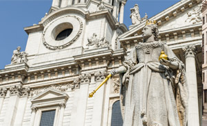 Catedral San Pablo, Estatua De La Reina Ana