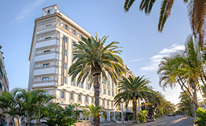 Santa cruz contemporáneo
