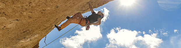 Practicando escalada en Siurana, Tarragona