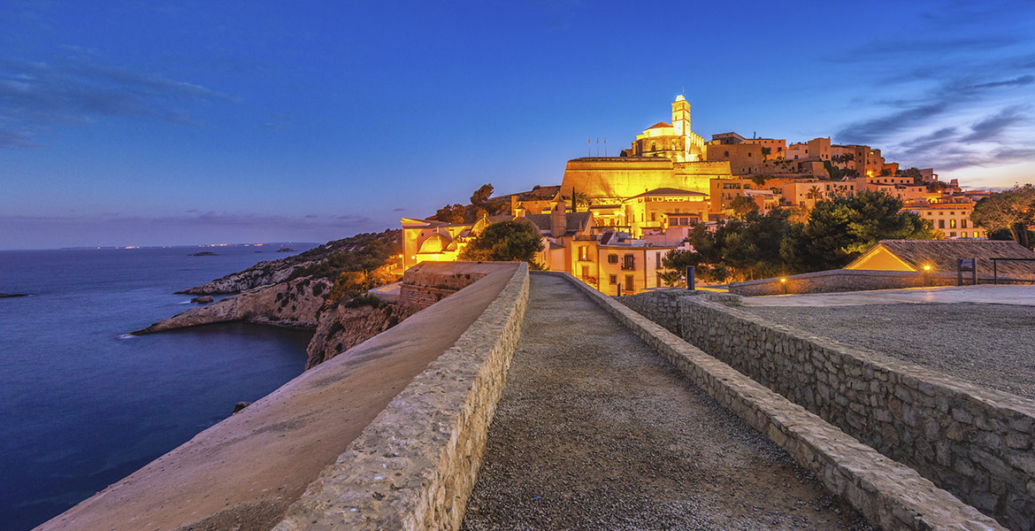 Panorámica nocturna de Dalt Vilas