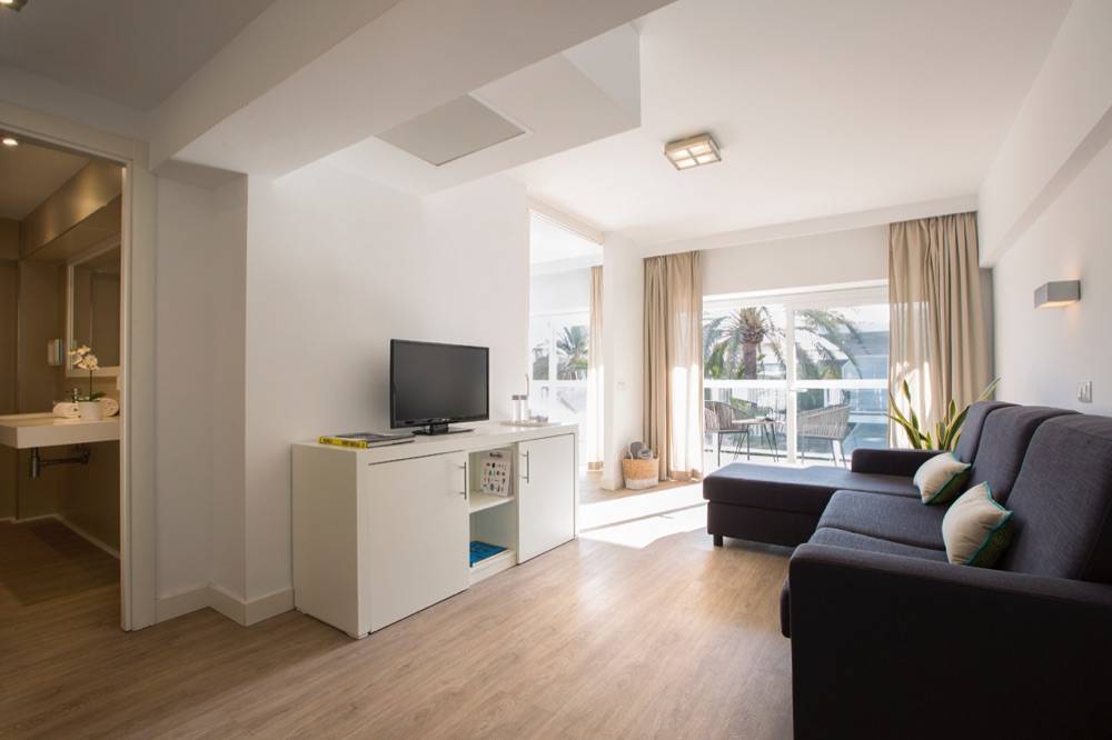 Las Gaviotas Suites Hotel