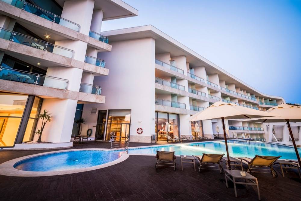 Sesimbra Oceanfront Hotel