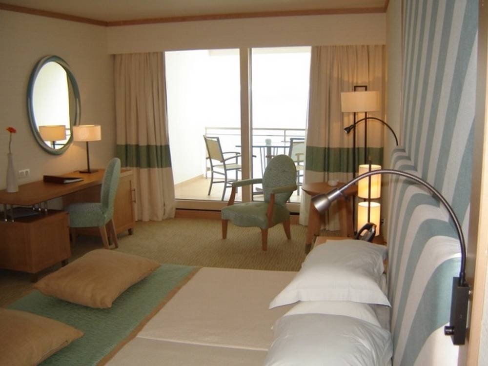 Sesimbra Oceanfront Hotel