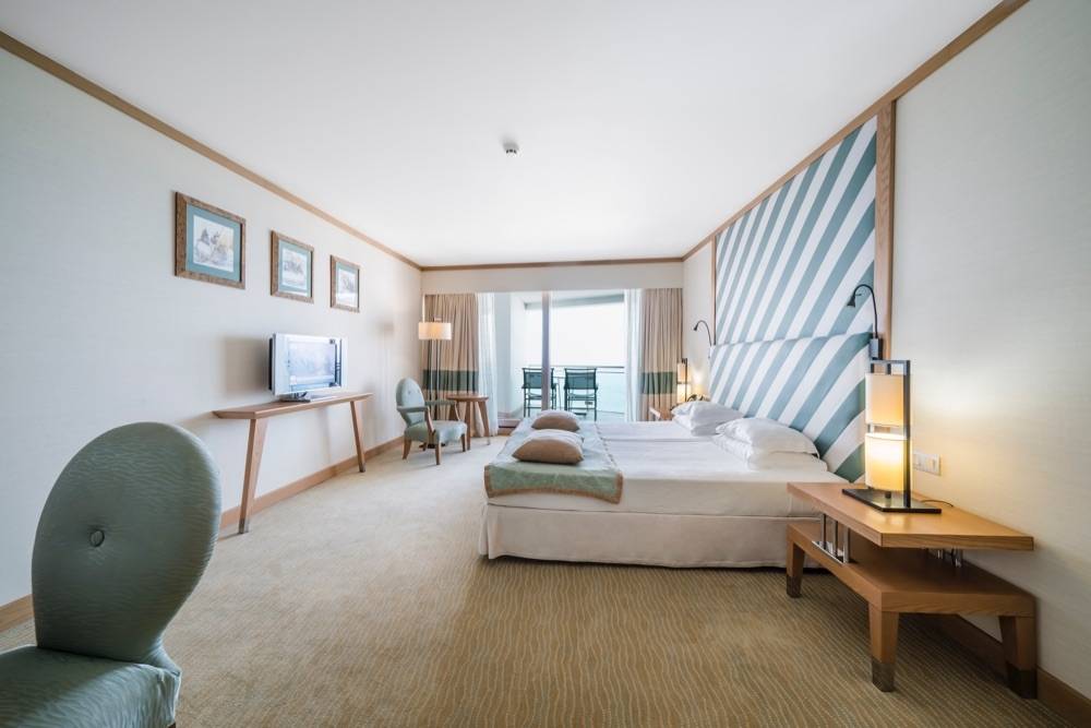 Sesimbra Oceanfront Hotel