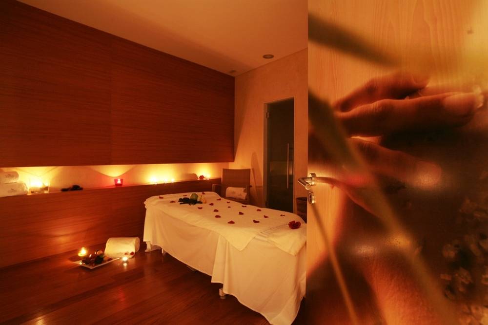 Sesimbra Oceanfront Hotel