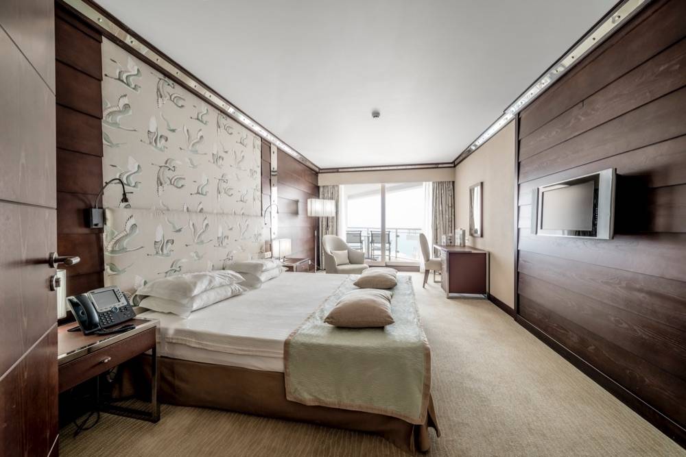 Sesimbra Oceanfront Hotel