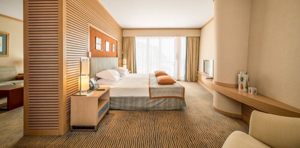 Sesimbra Oceanfront Hotel
